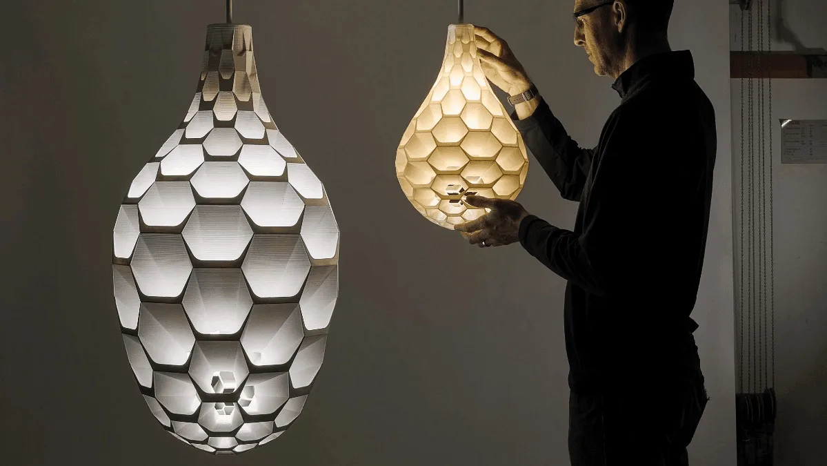 Designový lustr Hedron Pendant Chandelier vyrobený 3D tiskem z PLA