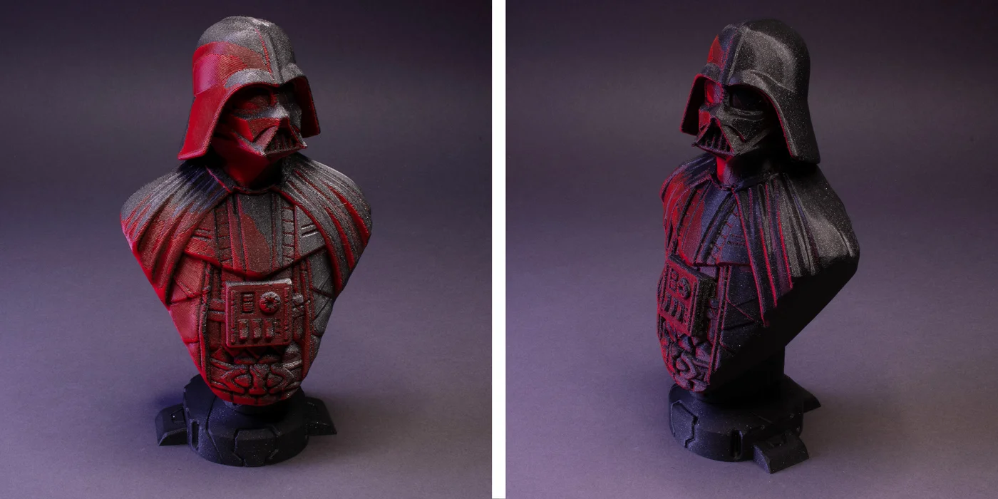 Busta Darth Vadera ze dvou úhlů s červeným stínováním vytvořeným střídáním filamentů