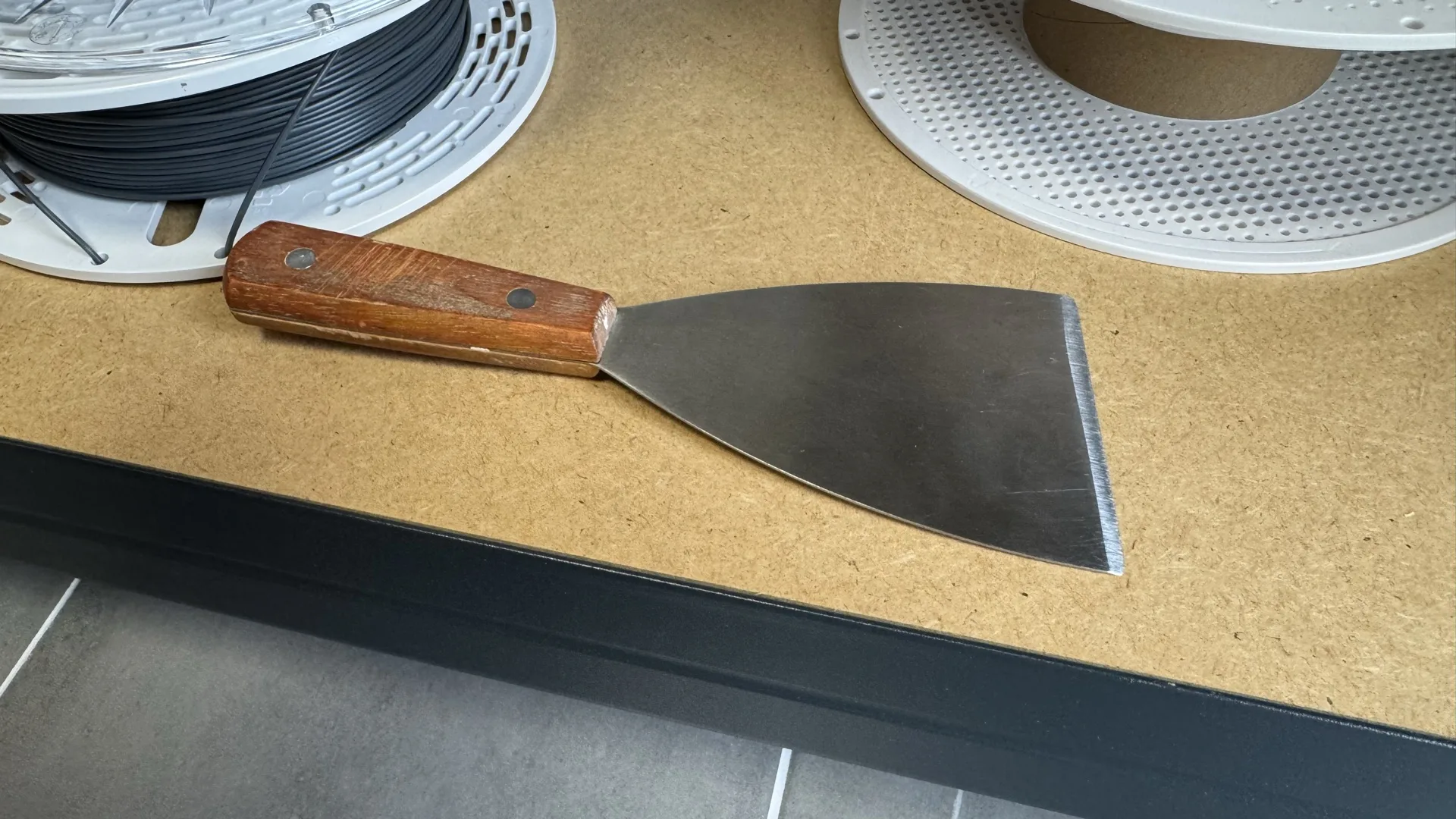 Špachtle se zkosenou hranou